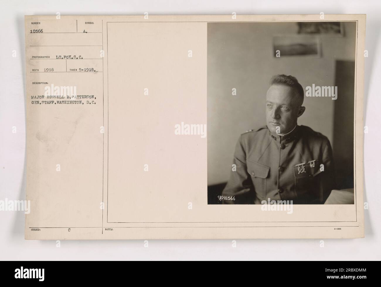 Le major Russell B. Patterson, membre de l'état-major général à Washington, D.C., est photographié dans cette photographie de 1918. Intitulé '10566' et pris en mai 1918, il s'agit d'une capture par le lieutenant Fox. L'image représente le major Patterson en uniforme, comme indiqué par le symbole de description 'h₂'. Banque D'Images