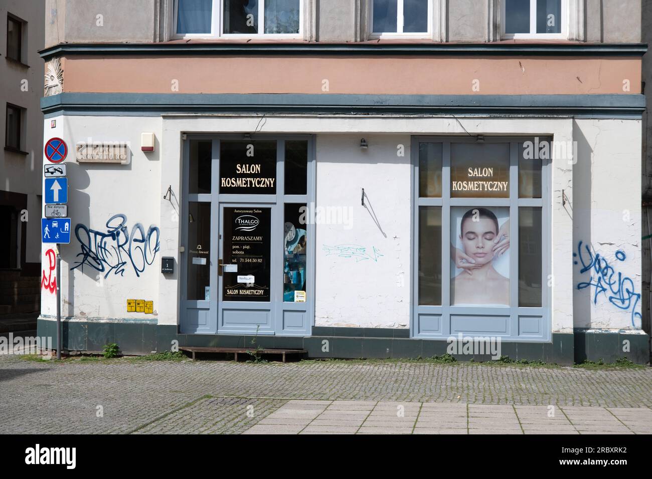 Salon de beauté & graffiti, à Wroclaw, Pologne Banque D'Images