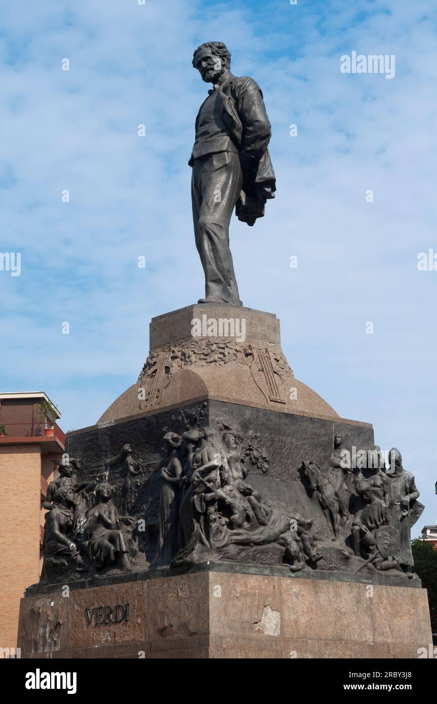 Italie, Lombardie, Milan, Piazza Buonarroti, Giuseppe Verdi Monument par Enrico Butti date 1913 Banque D'Images