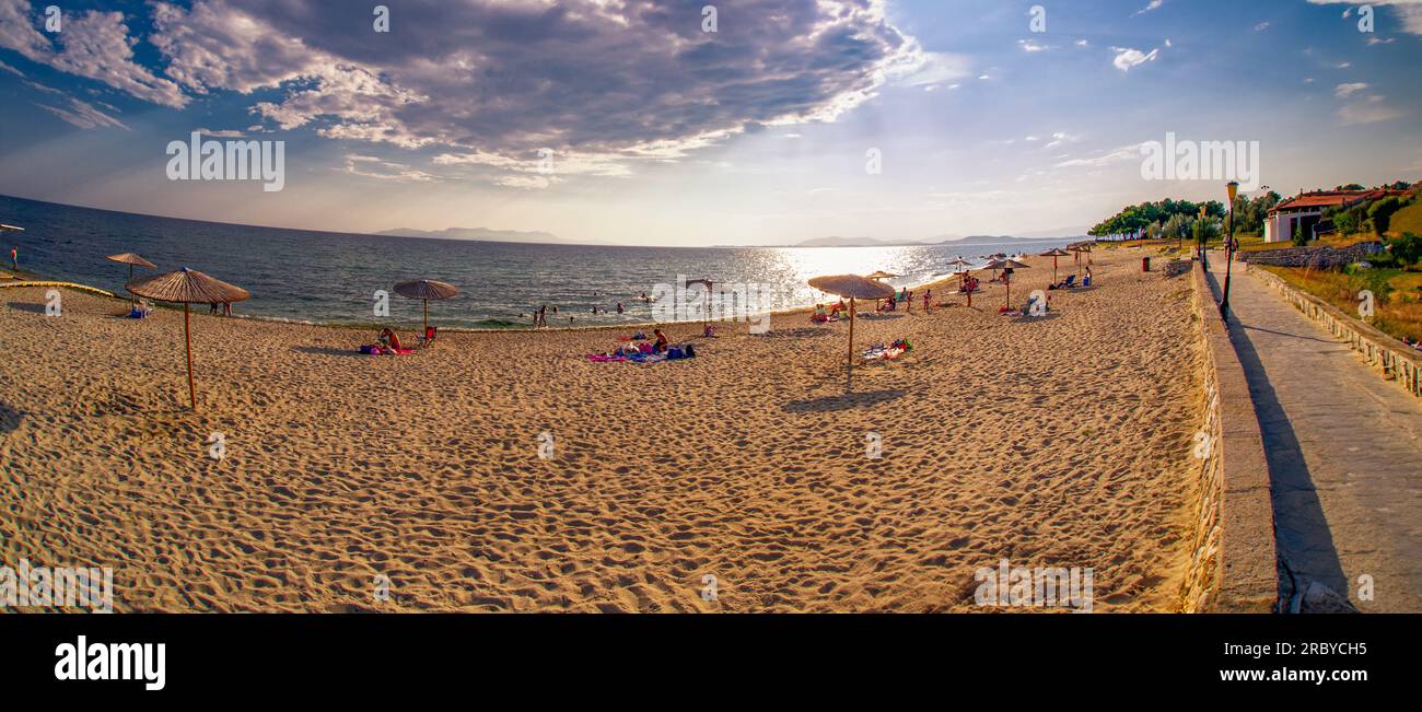 Août 23 2022- Prix Fanari plage de sable jaune et parasols fins et pas beaucoup de touristes.Mer de Thrace, dans le golfe de Lagos, dans le c éponyme Banque D'Images