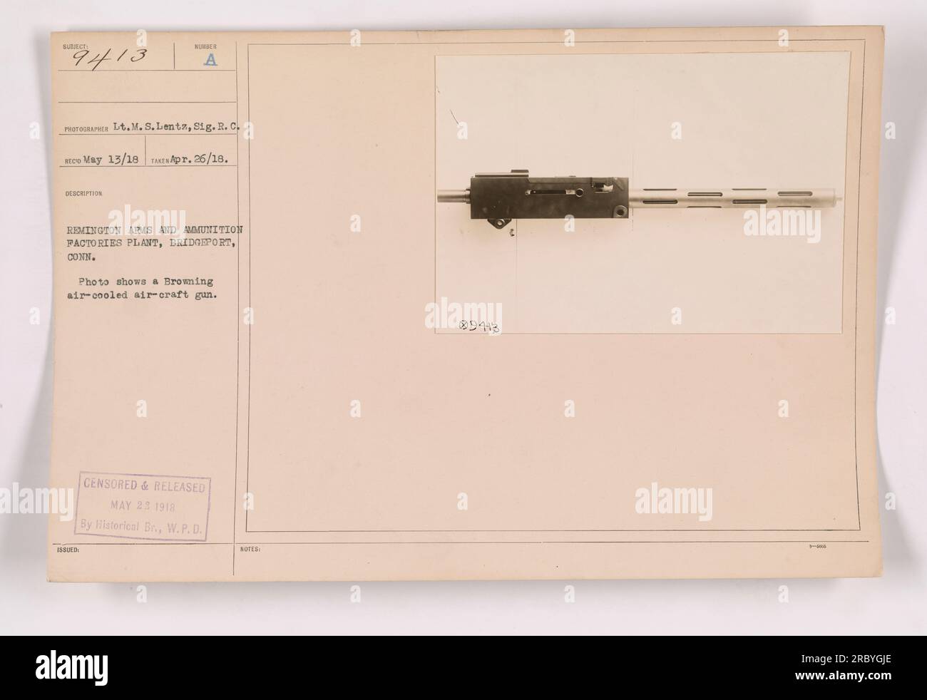 Une usine Remington Arms and Ammunition Factory à Bridgeport, Connecticut pendant la première Guerre mondiale. La photographie représente un canon d'avion refroidi par air Browning. Censuré et publié par les branches historiques de la Division des plans de guerre le 22 mai 1919. Banque D'Images