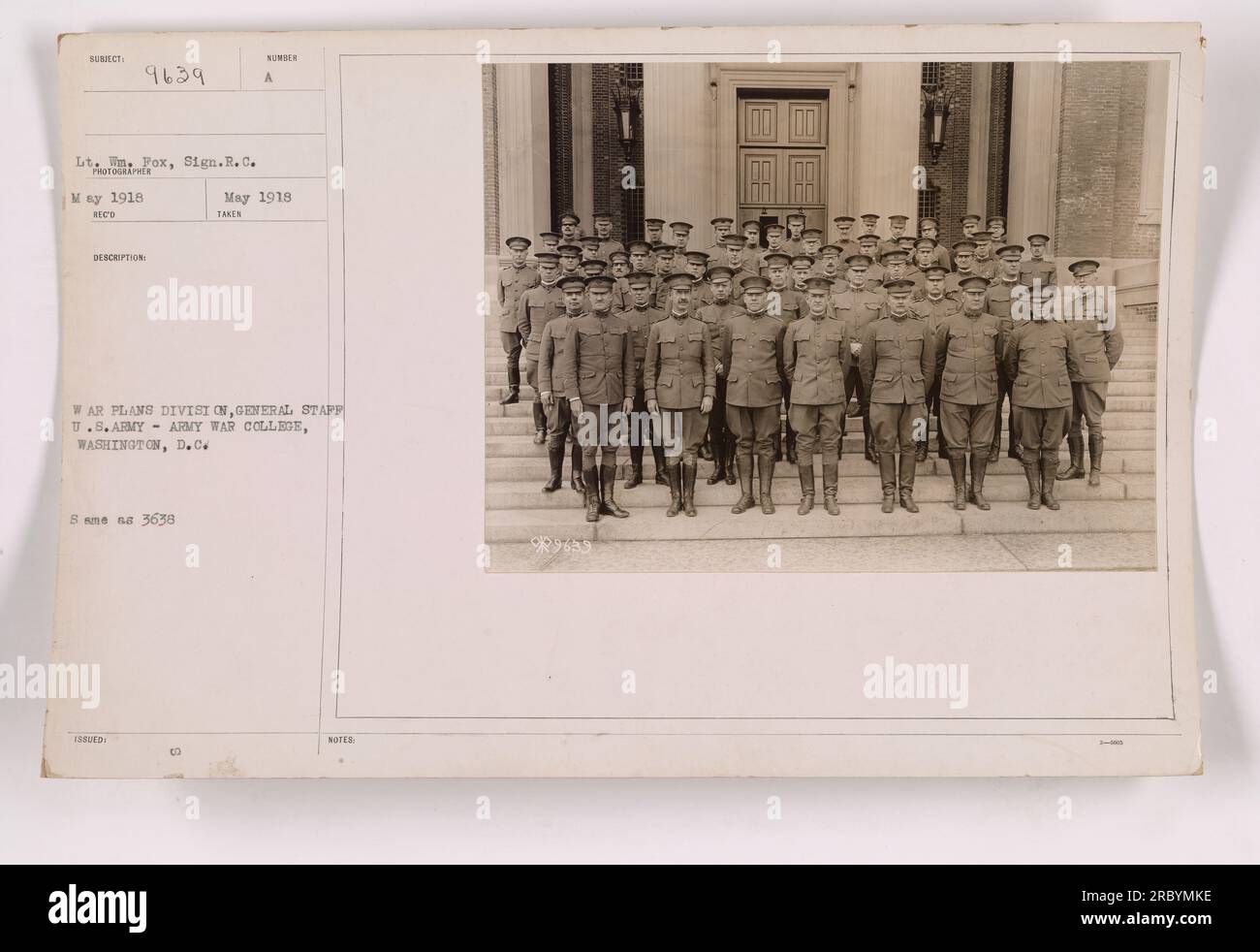 Une photographie prise en mai 1918 de la Division des plans de guerre, état-major général, États-Unis Armée à l'Army War College à Washington, DC Le sujet de la photographie est Lt. M. Fox du signe R.C. La photographie fait partie de la collection et des notes des activités de planification de guerre de l'armée pendant la première Guerre mondiale. Banque D'Images