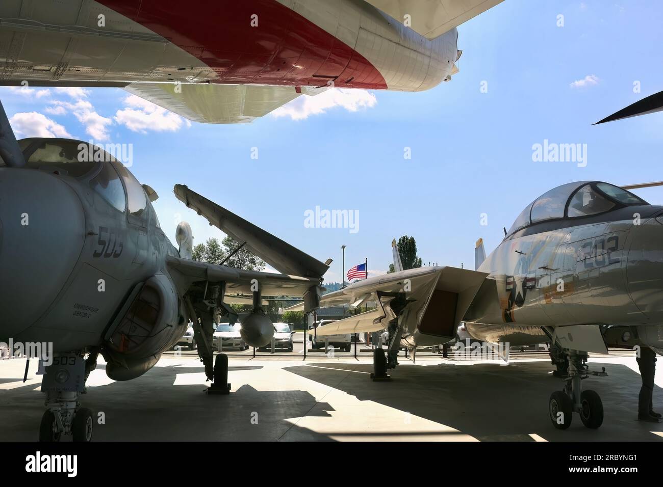 Grumman EA-6B Prowler avion de guerre électronique Grumman F-14a Tomcat chasseur à réaction basé sur un porte-avions The Museum of Flight Seattle Washington USA Banque D'Images