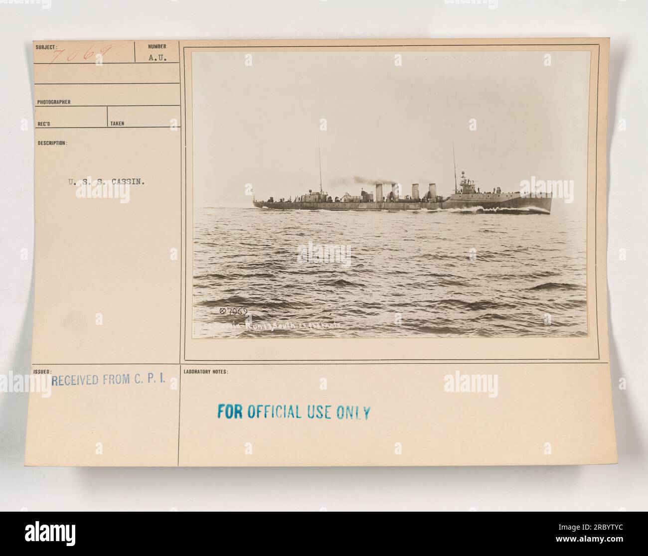 Cette photographie, étiquetée 111-SC-7069, montre l'USS Cassin, un navire militaire américain. Il a été pris pendant la première Guerre mondiale. Aucune autre information descriptive n'est fournie ou disponible pour cette image. Banque D'Images