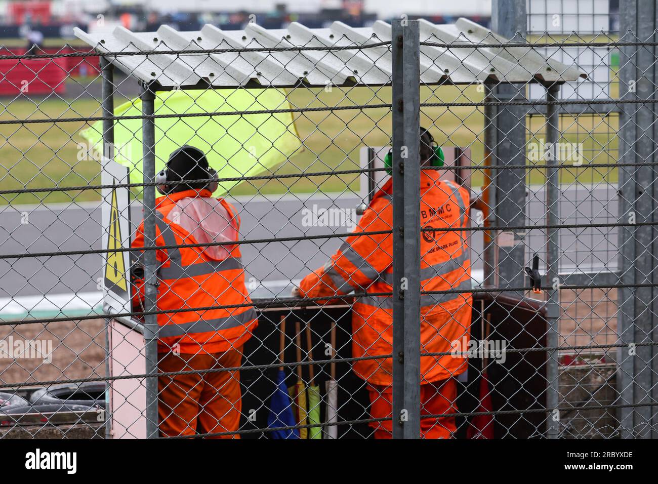 Sécurité sur piste et garde-drapeaux lors du GRAND PRIX DE GRANDE-BRETAGNE ARAMCO DE FORMULE 1 2023 au circuit de Silverstone, Silverstone, Royaume-Uni, le 6 juillet 2023 Banque D'Images