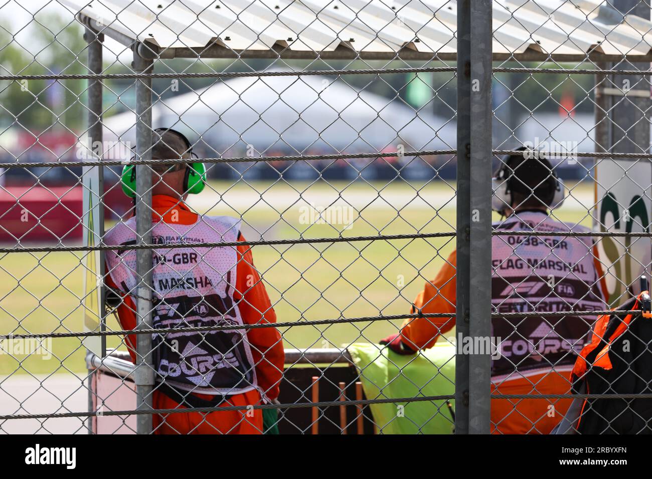 Découvrez les responsables de la sécurité du drapeau et les gardes du drapeau à grand prix lors du GRAND PRIX BRITANNIQUE ARAMCO 2023 DE FORMULE 1 au circuit Silverstone, Silversto Banque D'Images