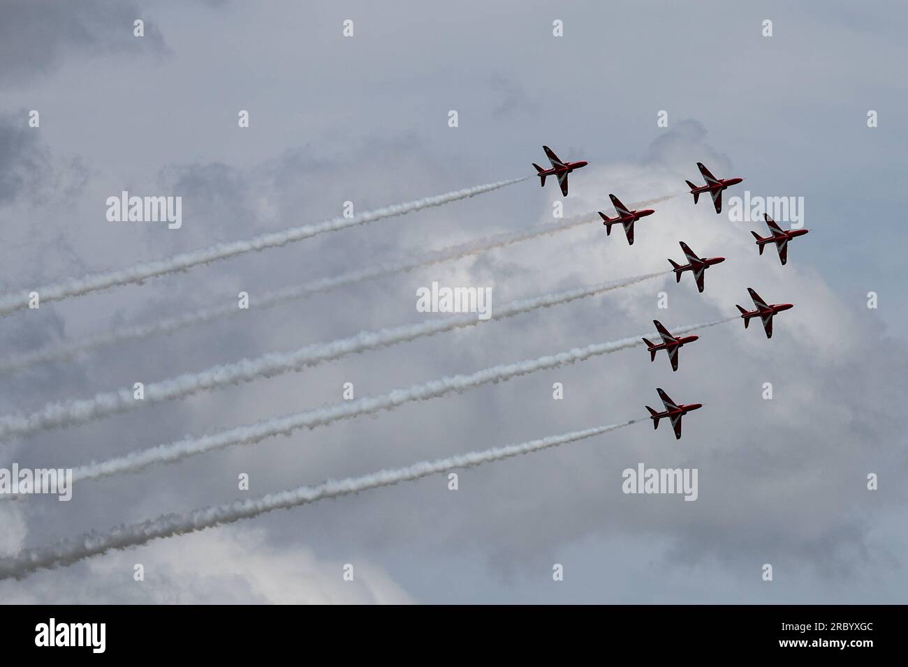 L'équipe de démonstration des Red ARROWS de la RAF dans le ciel au-dessus de Silverstone lors du GRAND PRIX DE FORMULE 1 ARAMCO BRITISH GRAND PRIX 2023 au circuit de Silverstone, Sil Banque D'Images