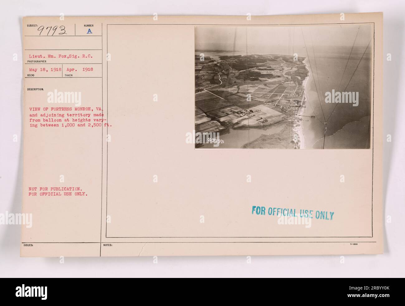 Vue aérienne de la forteresse Monroe, en Virginie, et de ses environs prise d'un ballon à différentes altitudes allant de 1 000 à 2 500 pieds. Cette photographie a été prise par le lieutenant Wm. Fox, 81e régiment du Royal corps en avril 1918. Cette image n'est pas destinée à la publication et est strictement pour un usage officiel seulement. Banque D'Images