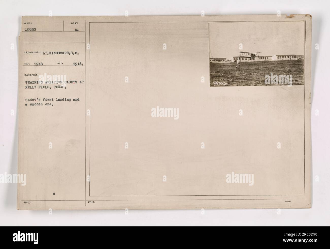 Les cadets de l'aviation à Kelly Field, au Texas, en 1918 reçoivent une formation. Cette photo montre un cadet effectuant avec succès son premier atterrissage. Le photographe est le lieutenant Kingsmore. Photo numéro 10020, prise en 1918. Banque D'Images