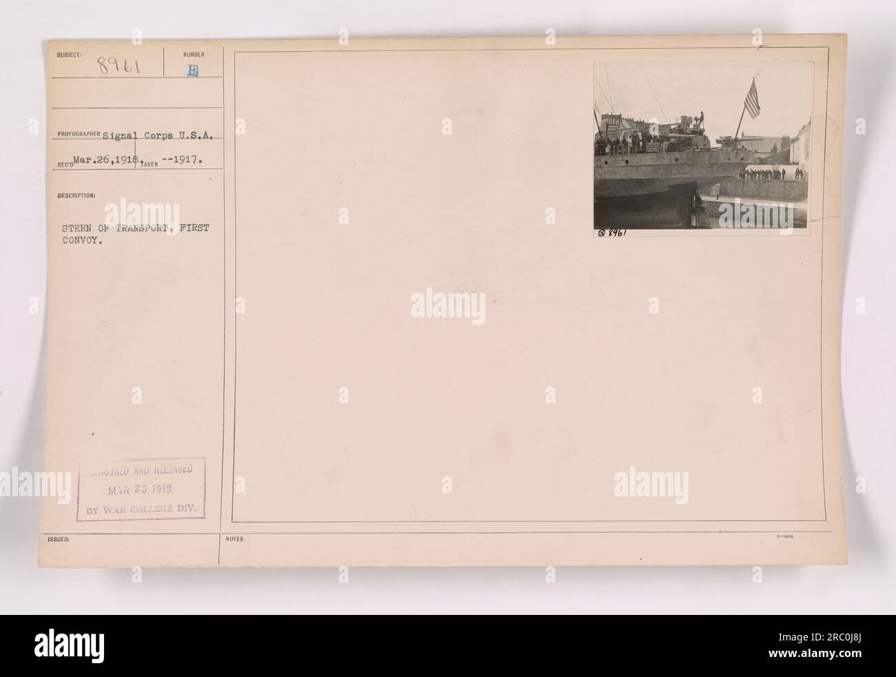 L'image montre la poupe d'un navire de transport lors du premier convoi d'activités militaires américaines pendant la première Guerre mondiale. La photographie a été prise par le signal corps U.S.A. en 1910. Il a été publié par la division War College le 23 mars 1913. Banque D'Images