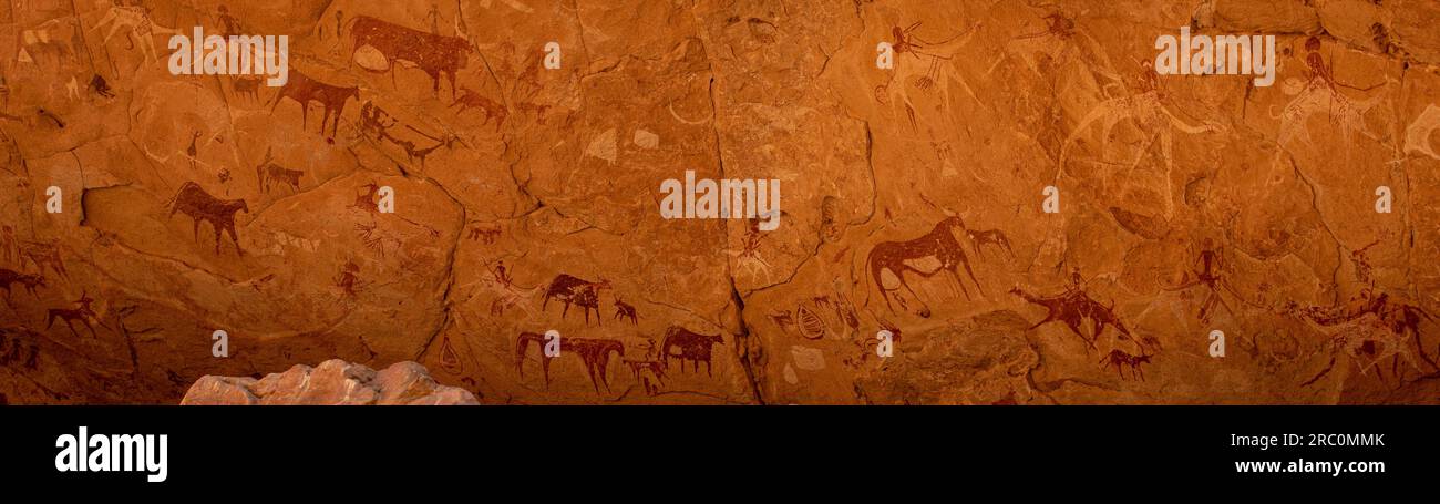 Art rupestre du Sahara (anciens pétroglyphes) trouvé à l'entrée de la grotte Manda Guéli dans les montagnes Ennedi, au nord-est du Tchad Banque D'Images