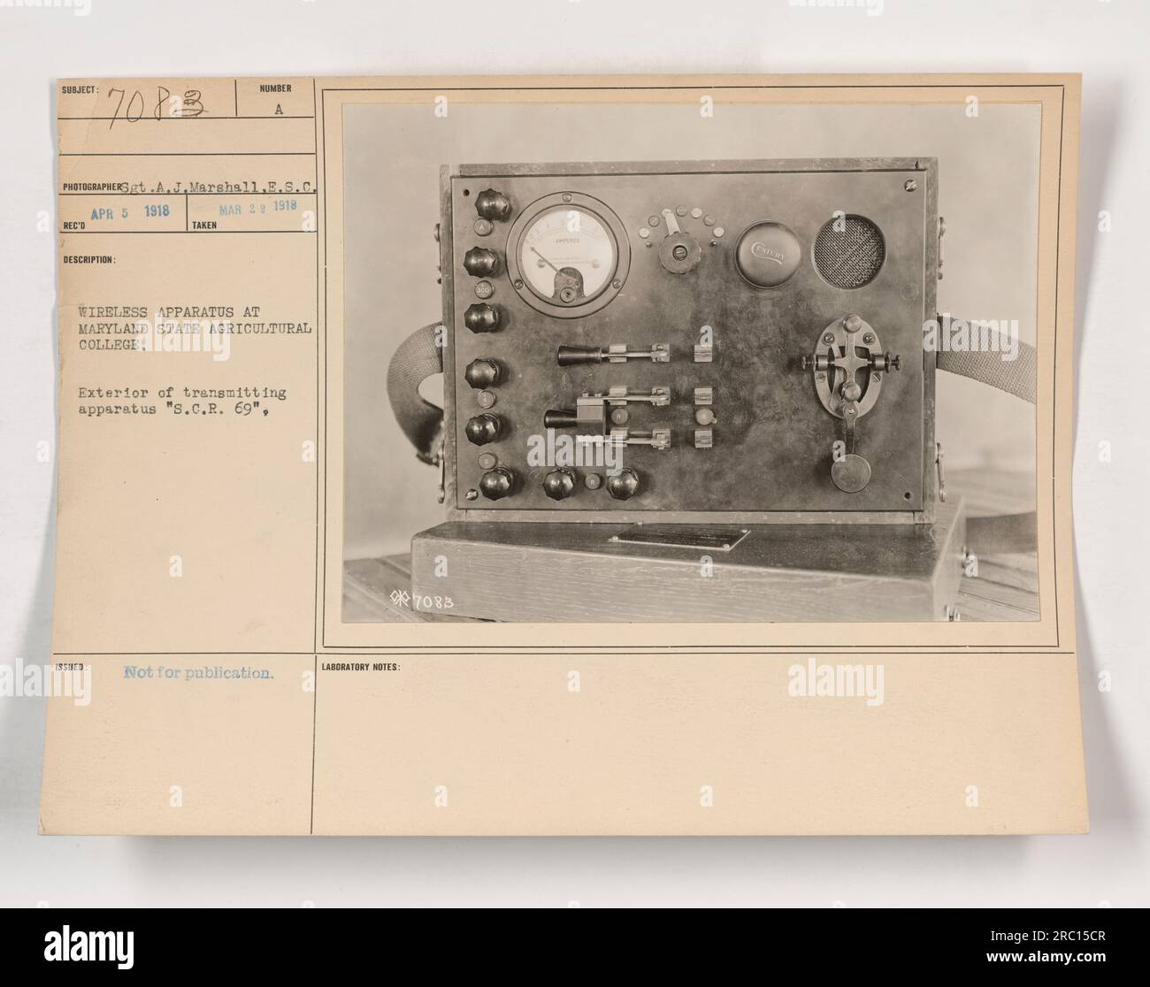 Vue extérieure de l'appareil de transmission 'S.C.R. 69' au Maryland State Agricultural College. Photographie prise le 29 mars 1918 par A.J. Marshall de l'E.S.C. Cette image n'est pas destinée à la publication et a été étiquetée 7083 dans les notes de laboratoire. Banque D'Images