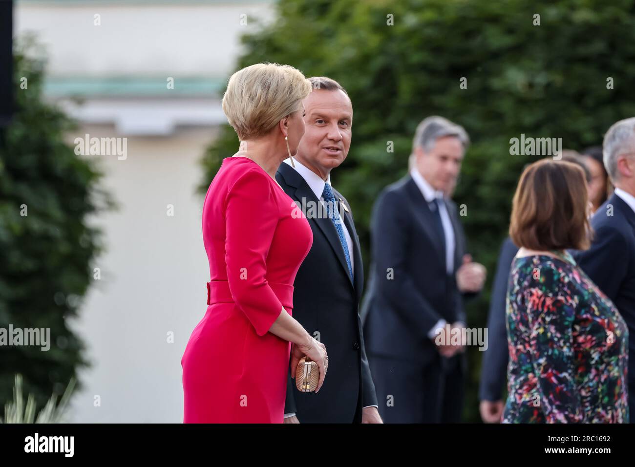 Vilnius, Lituanie. 11 juillet 2023. Le président de la Pologne, Andrzej Duda, et son épouse, Agata Kornhauser-Duda, arrivent pour un dîner social lors du sommet de haut niveau de l’OTAN à Vilnius, en Lituanie, le 11 juillet 2023. Le Président de la Lituanie organise le dîner des dirigeants mondiaux au Palais présidentiel. L'ordre du jour du sommet couvre la candidature de l'Ukraine à l'adhésion à l'organisation, le processus d'adhésion de la Suède, l'augmentation des stocks d'armes et la révision des plans de défense. (Photo Dominika Zarzycka/Sipa USA) crédit : SIPA USA/Alamy Live News Banque D'Images