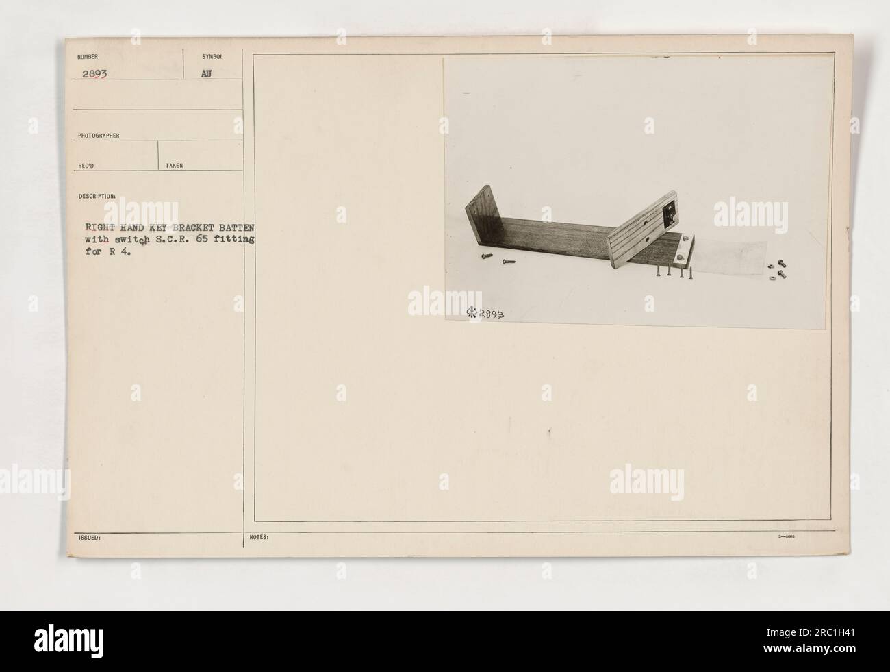 Une photographie montrant la latte de support de clé droite avec un raccord d'interrupteur R.C.S. 65 pour la R. 4. L'image est étiquetée 111-SC-2893, avec une déclaration de reconnaissance du photographe. La photographie fait partie d'une collection d'activités militaires américaines pendant la première Guerre mondiale Banque D'Images