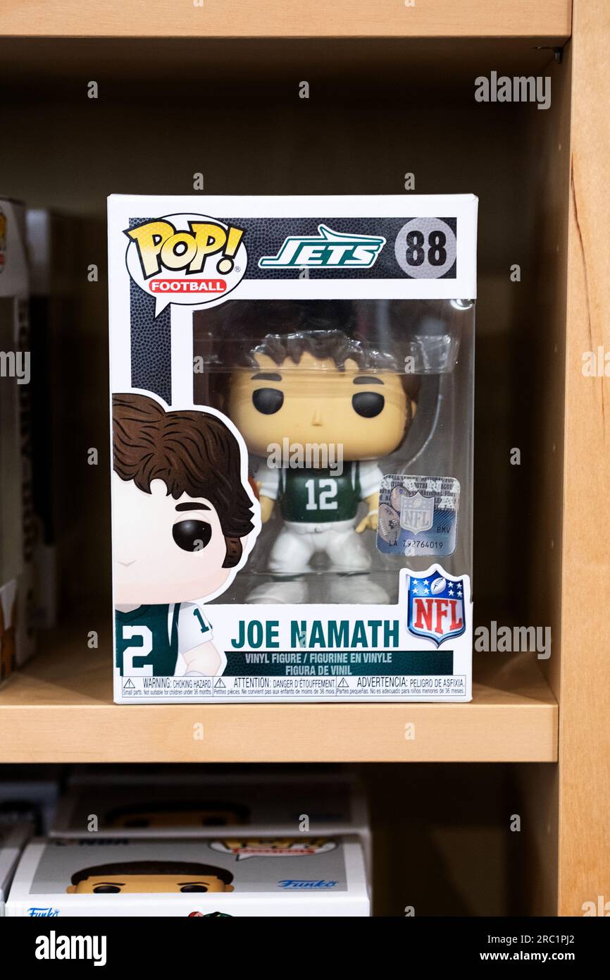 Une figurine Funko Pop de Joe Namath. En vente à Newbury Comics, un magasin dans le Danbury Fair Mall dans le Connecticut. Banque D'Images