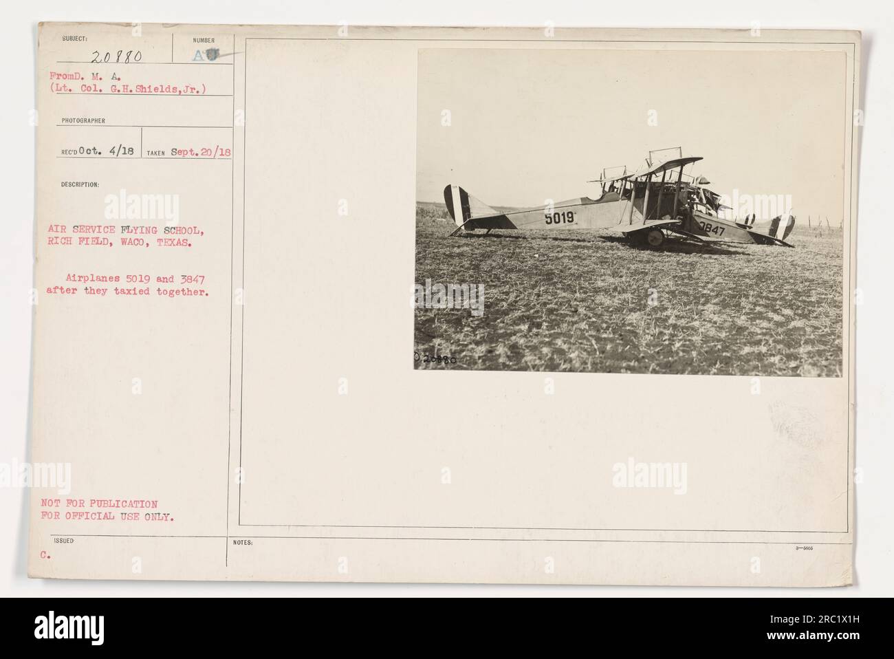 Les avions 5019 et 3847 se sont alignés après avoir roulé ensemble à la Nurbur A Air Service Flying School, Rich Field, Waco, Texas. Cette photographie a été prise par C. ECD le 20 septembre 1918. Veuillez noter que l'image n'est pas destinée à la publication et est destinée à un usage officiel seulement. Banque D'Images
