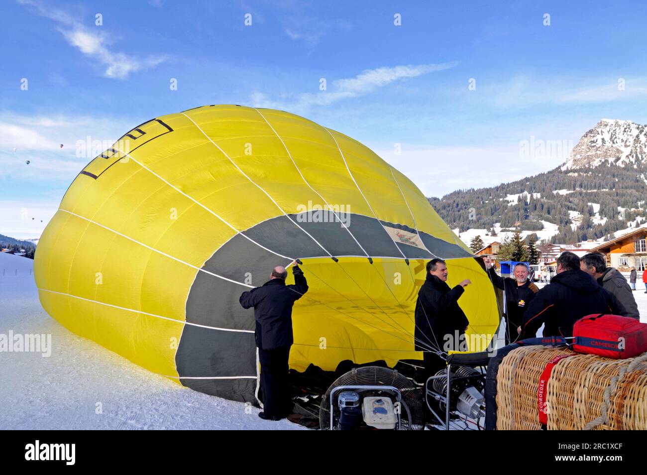 Gonflage en montgolfière, Tannheim, Tyrol, Autriche Banque D'Images