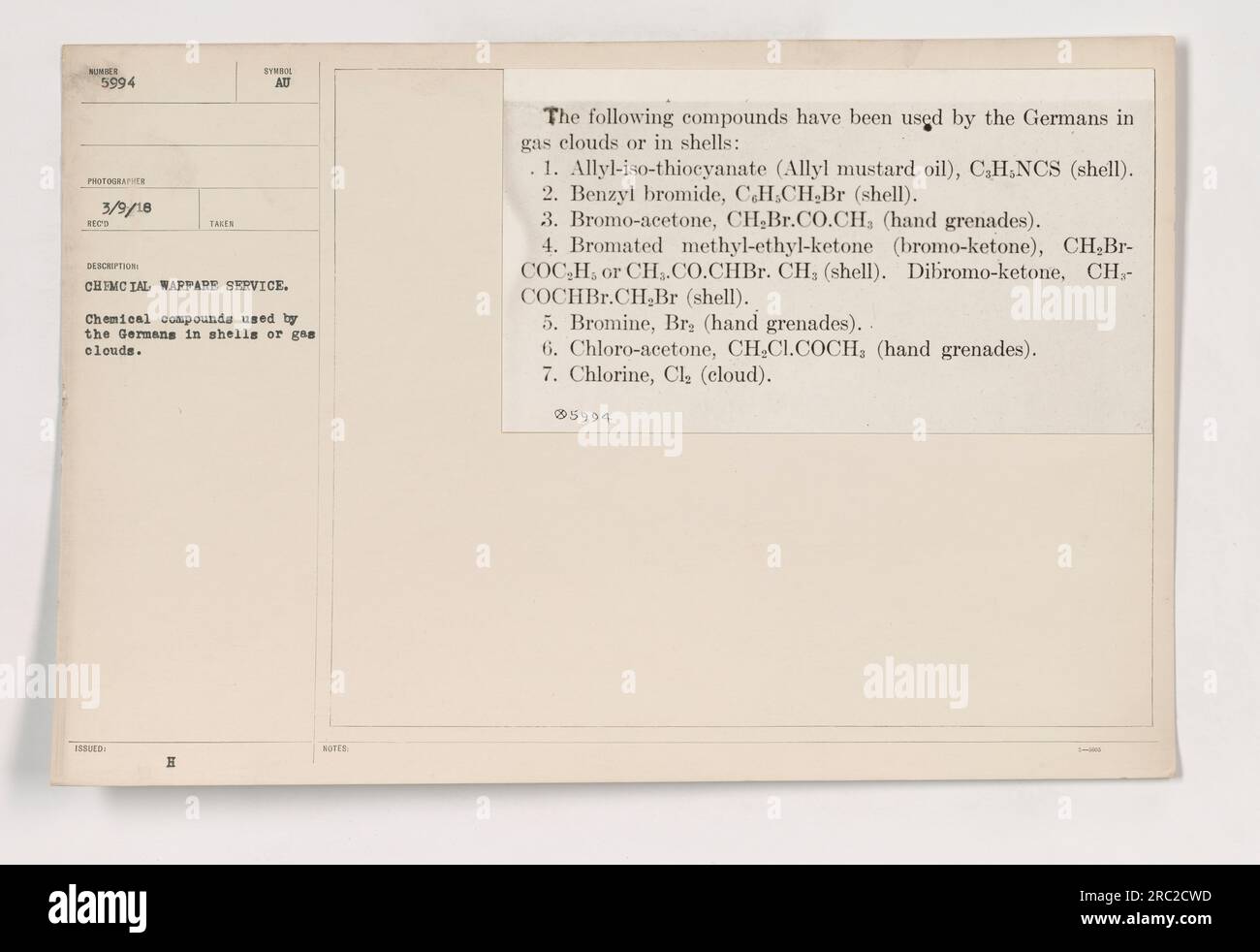 Les composés chimiques utilisés dans la guerre par les Allemands comprennent l'allyl-iso-thiocyanate (huile de moutarde allylique), le bromure de benzyle, la bromo-acétone, la brométhyl-cétone bromée, la dibromo-cétone, brome, chloro-acétone et chlore. Ces composés ont été utilisés dans les obus, les nuages de gaz et les grenades à main pendant la première Guerre mondiale Banque D'Images