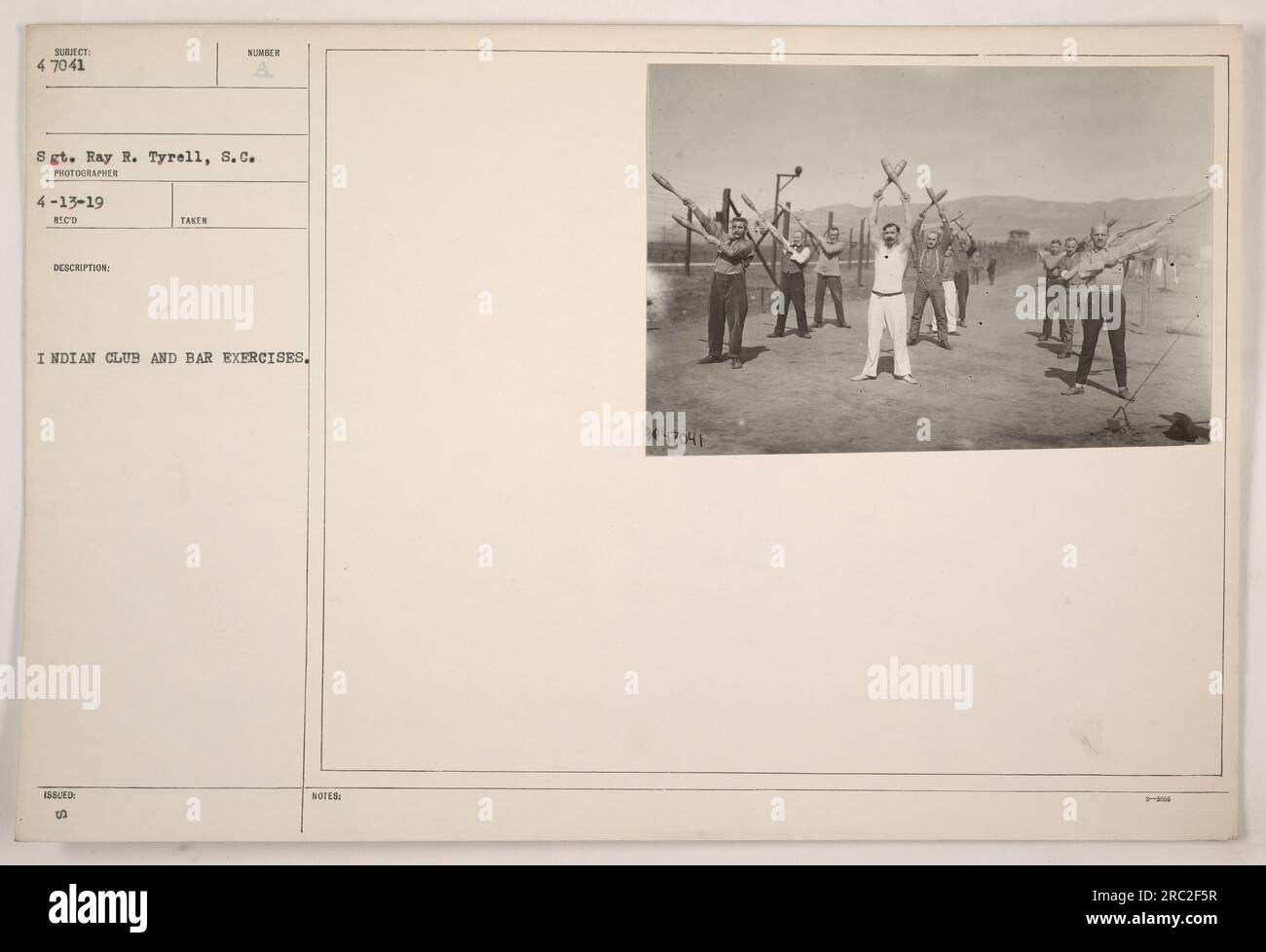 Soldat participant à des exercices de club et de bar indiens pendant la première Guerre mondiale. Banque D'Images