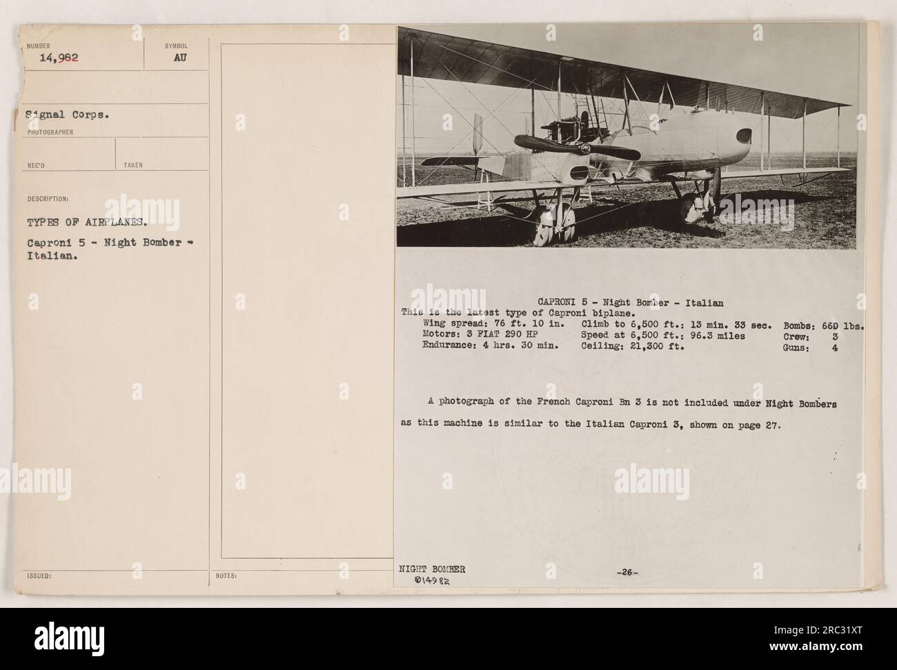 Une photographie du dernier type de bombardier de nuit Caproni 5 - italien, prise pendant la première Guerre mondiale. L'étendue de l'aile de ce biplan est de 76 pieds. 10 po Il a 3 moteurs PIAT 290 HP et une endurance de 4 heures et 30 minutes. Son plafond maximal est de 21 300 pieds. Il transporte une charge de 660 livres de bombes et a une vitesse de pointe de 96,3 miles à 6 500 pieds. L'équipage se compose de 3 membres. Banque D'Images