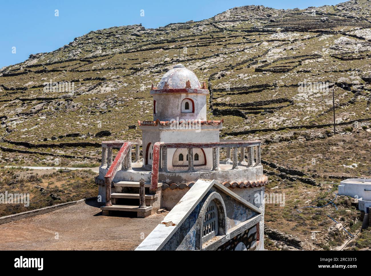 Toit de chapelle au bord de la route, Tinos. Banque D'Images