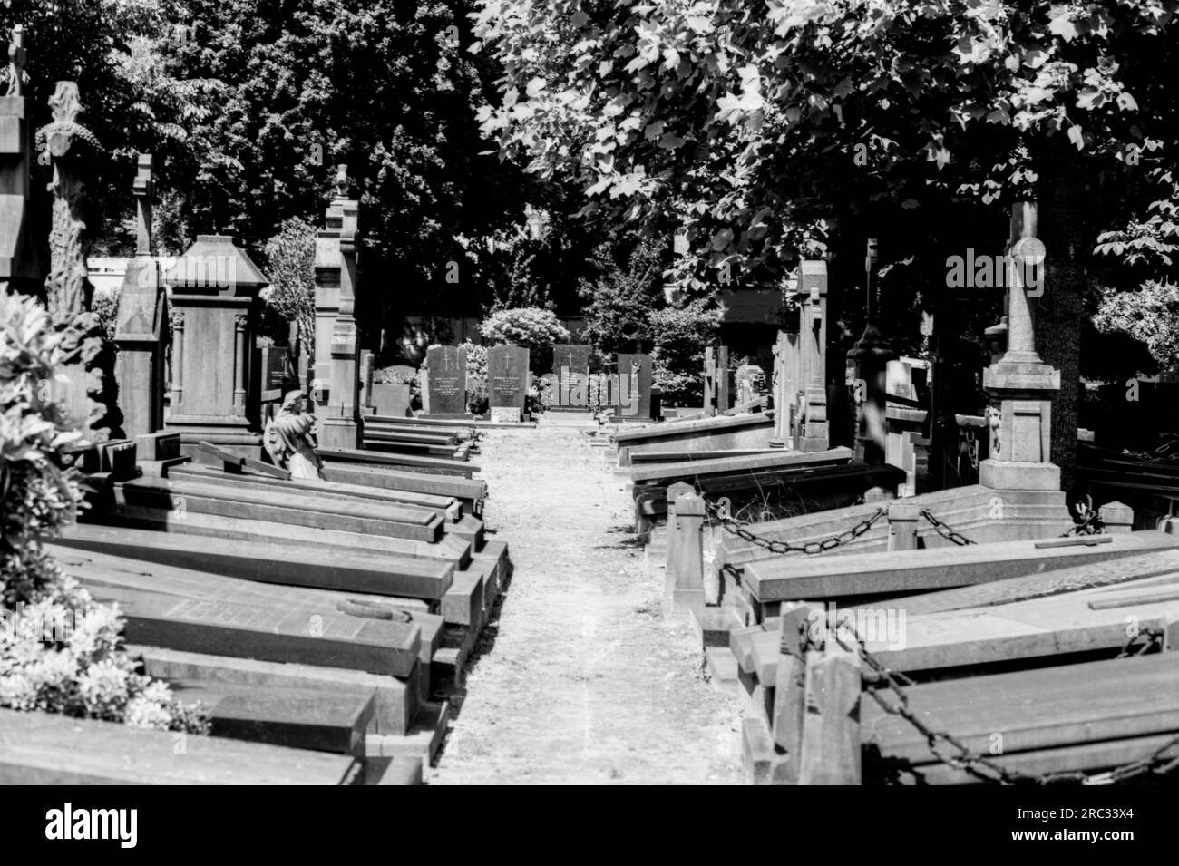 Cimetière et Classique, cimetière historique à Bredaseweg, Tilburg, montre une ancienne tradition dans l'architecture funéraire selon la tradition catholique. Tilburg, pays-Bas. Banque D'Images