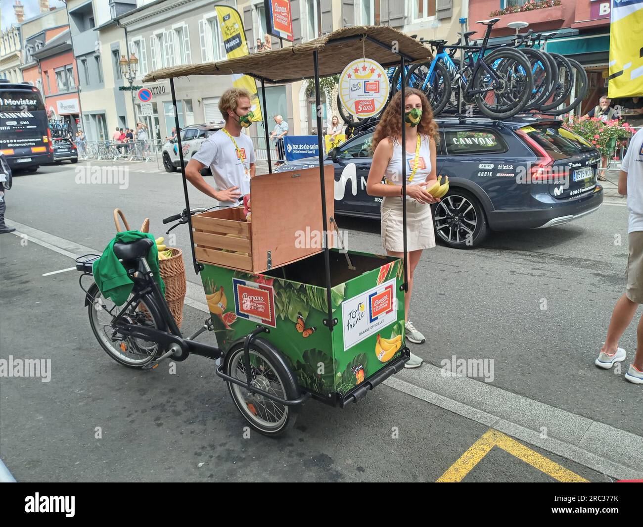 Tarbes, France-6 juillet 2023 : la sixième étape du Tour de France part de Tarbes. De nombreux cyclistes ont assisté aux événements qui ont eu lieu quelques heures avant la course. Banque D'Images