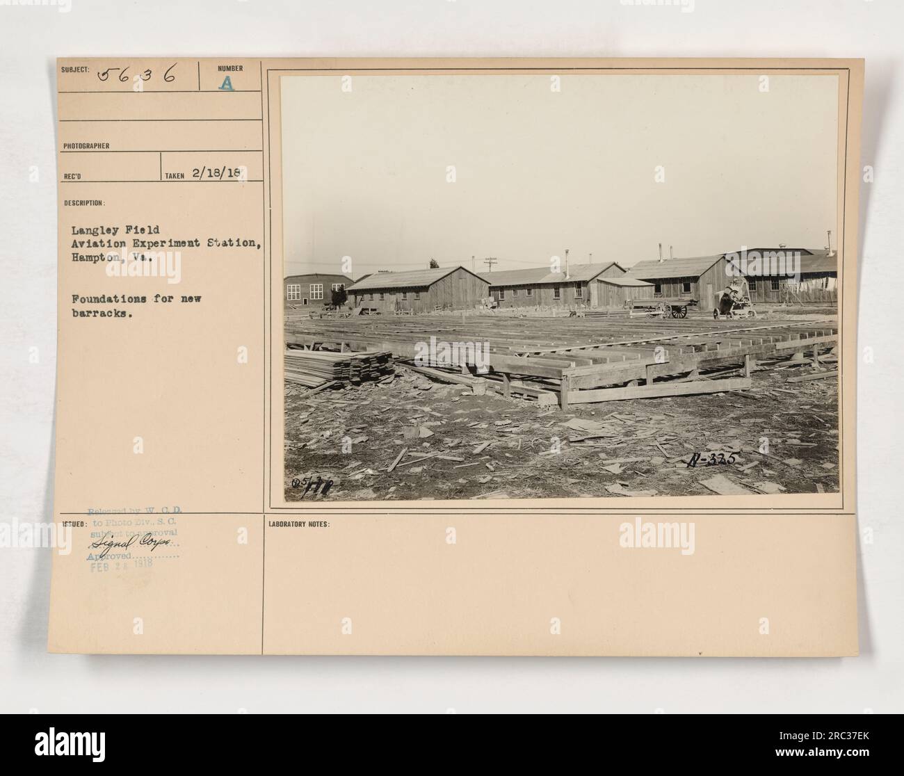 Les fondations sont en cours de construction pour de nouvelles casernes à Langley Field Aviation Experiment Station à Hampton, en Virginie. Ces casernes ont été construites en 1918, dans le cadre des efforts en cours pour étendre l'infrastructure militaire pendant la première Guerre mondiale Banque D'Images