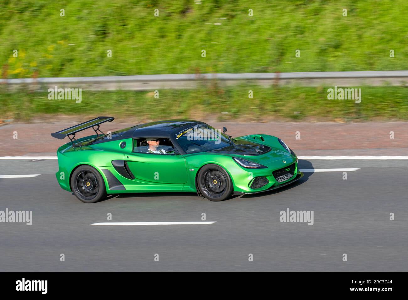 2019 Olive Green LOTUS EZIGE CUP 3456 cc manuelle 6 vitesses ; déplacement sur l'autoroute M6, Manchester, Royaume-Uni Banque D'Images
