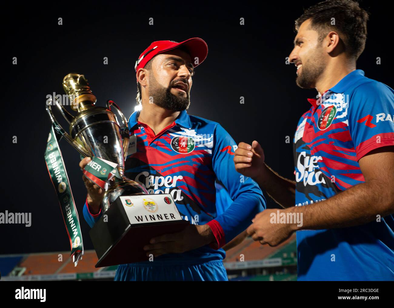 Dans la série de trois matchs ODI entre le Bangladesh et l'Afghanistan, l'Afghanistan a remporté la série par 2-1 Banque D'Images