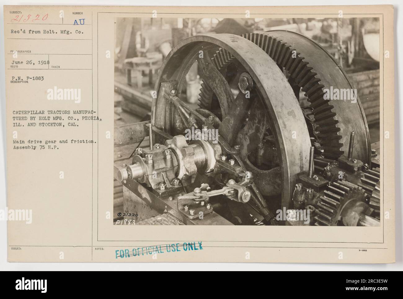 L'image montre une vue rapprochée du pignon d'entraînement principal et de l'ensemble de friction d'un tracteur Caterpillar. Ce modèle de tracteur, fabriqué par Holt Mfg Co. À Peoria, Illinois et Stockton, Californie, a une puissance de sortie de 75 chevaux. Image reçue le 26 juin 1918. Usage officiel uniquement. Banque D'Images