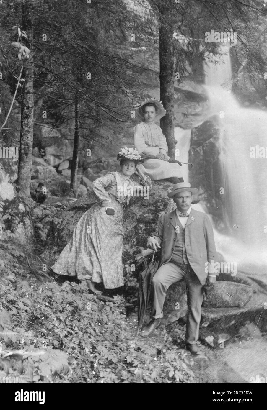 Loisirs, excursion, famille à la cascade de Triberg, carte de cabinet, par T.K. BERBERICH, TRIBERG, INFORMATIONS-AUTORISATION-DROITS-SUPPLÉMENTAIRES-NON-DISPONIBLES Banque D'Images
