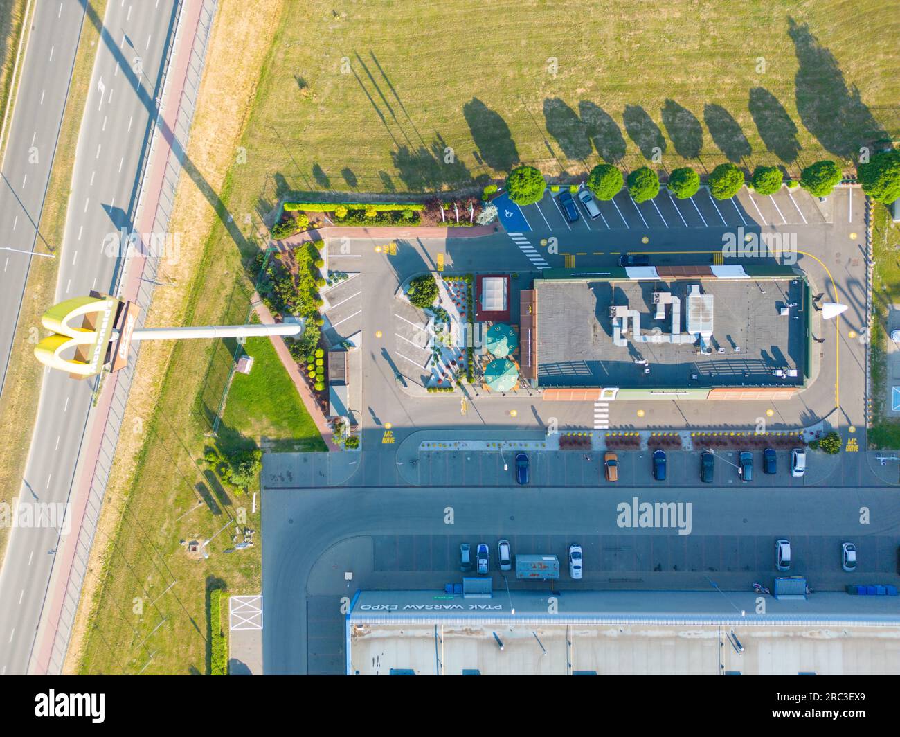 Vue aérienne, panneau McDonald's près de l'autoroute, près de Varsovie Banque D'Images