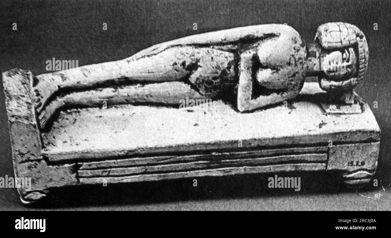 Mort, monde antique, sculpture de femme morte, Egypte, 20e siècle, LE DROIT D'AUTEUR N'A PAS À ÊTRE EFFACÉ Banque D'Images
