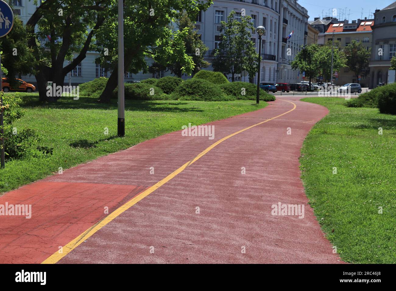 Piste cyclable à Zagreb, Croatie. Infrastructure de parcours cycliste. Banque D'Images