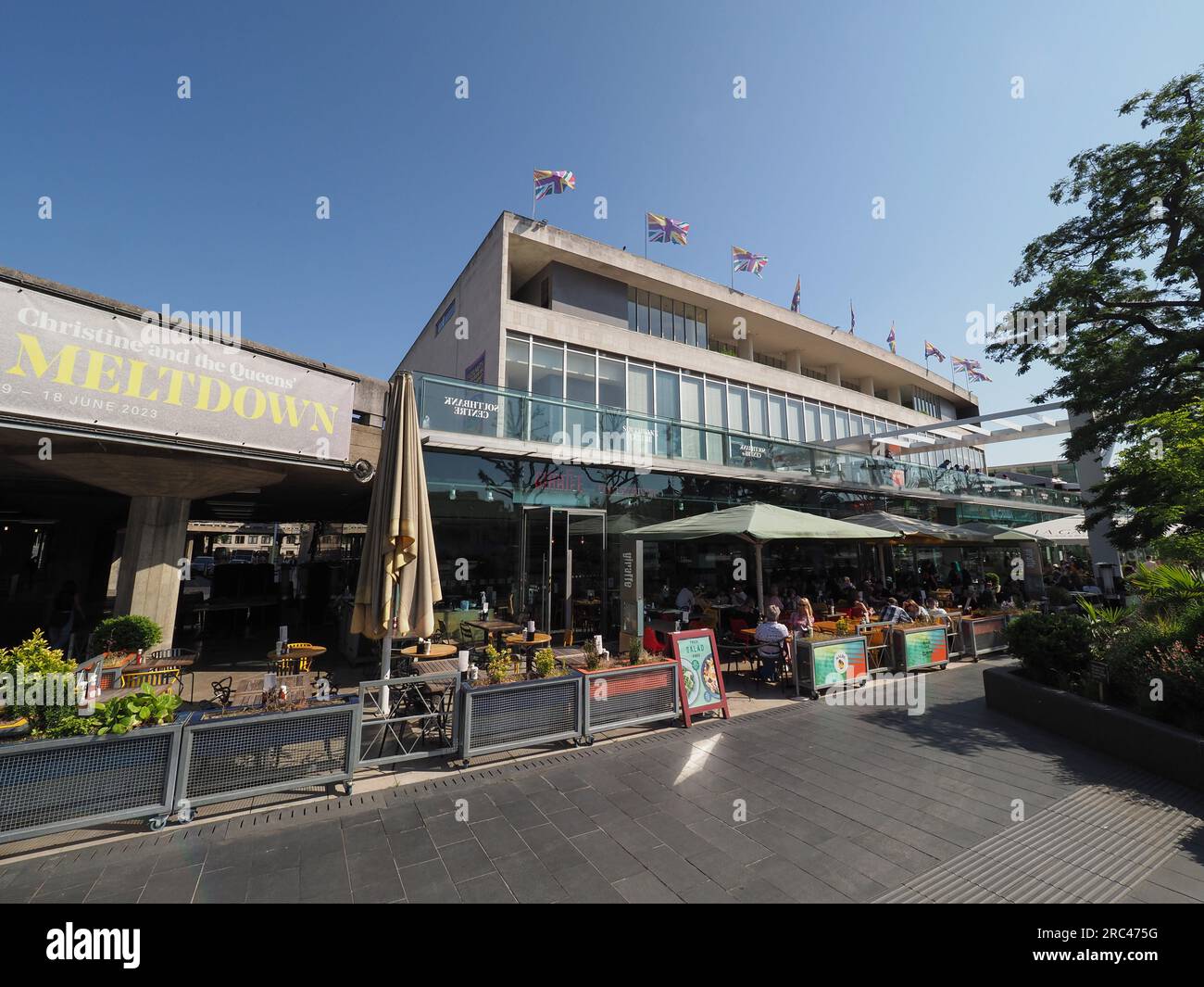 LONDRES, Royaume-Uni - 08 JUIN 2023 : le Royal Festival Hall au centre de South Bank Banque D'Images