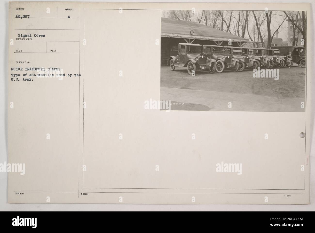 Image d'un véhicule utilisé par les États-Unis Corps de transport motorisé de l'armée pendant la première Guerre mondiale. Ce véhicule spécifique est numéroté 68 057 et appartient au corps des signaux. Le photographe a reçu cette description du véhicule, qui a été prise et a reçu le symbole A. des notes indiquent qu'il y avait 90 véhicules portant le numéro 68,057. Banque D'Images