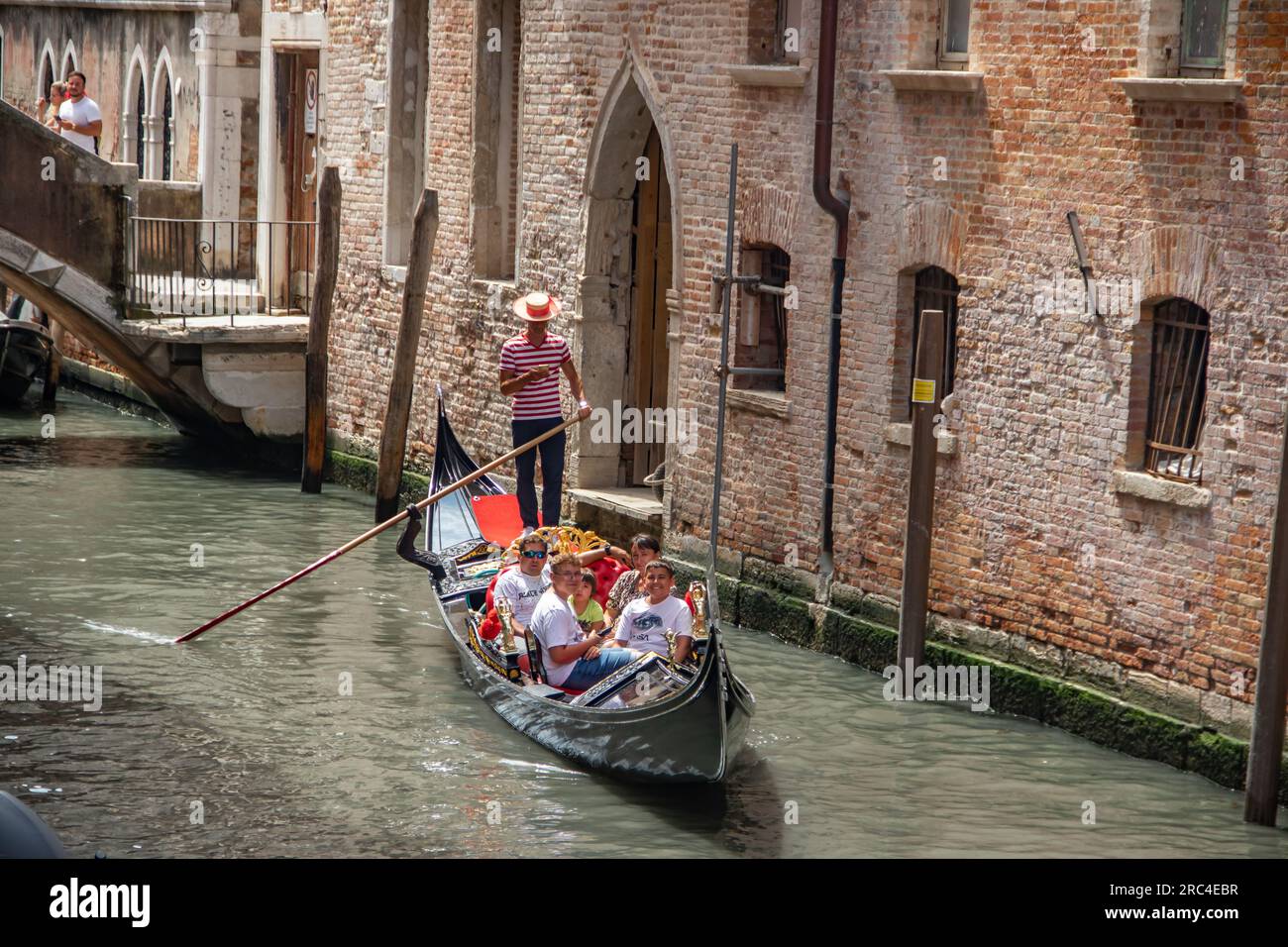 Venise, Italie : un mélange de touristes, de gondoles et de rues étroites. La population locale prospère au milieu d'une architecture à couper le souffle et de la Vénétie enchanteresse Banque D'Images