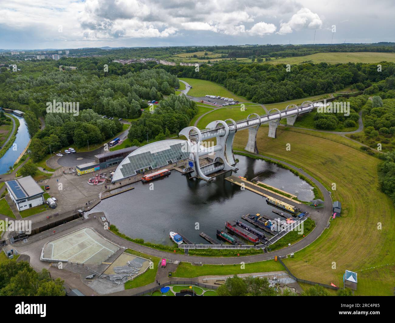 Photo aérienne drone de la roue de Falkirk à Falkirk, Écosse. C'est une grande écluse de bateau qui est un point de repère. Banque D'Images