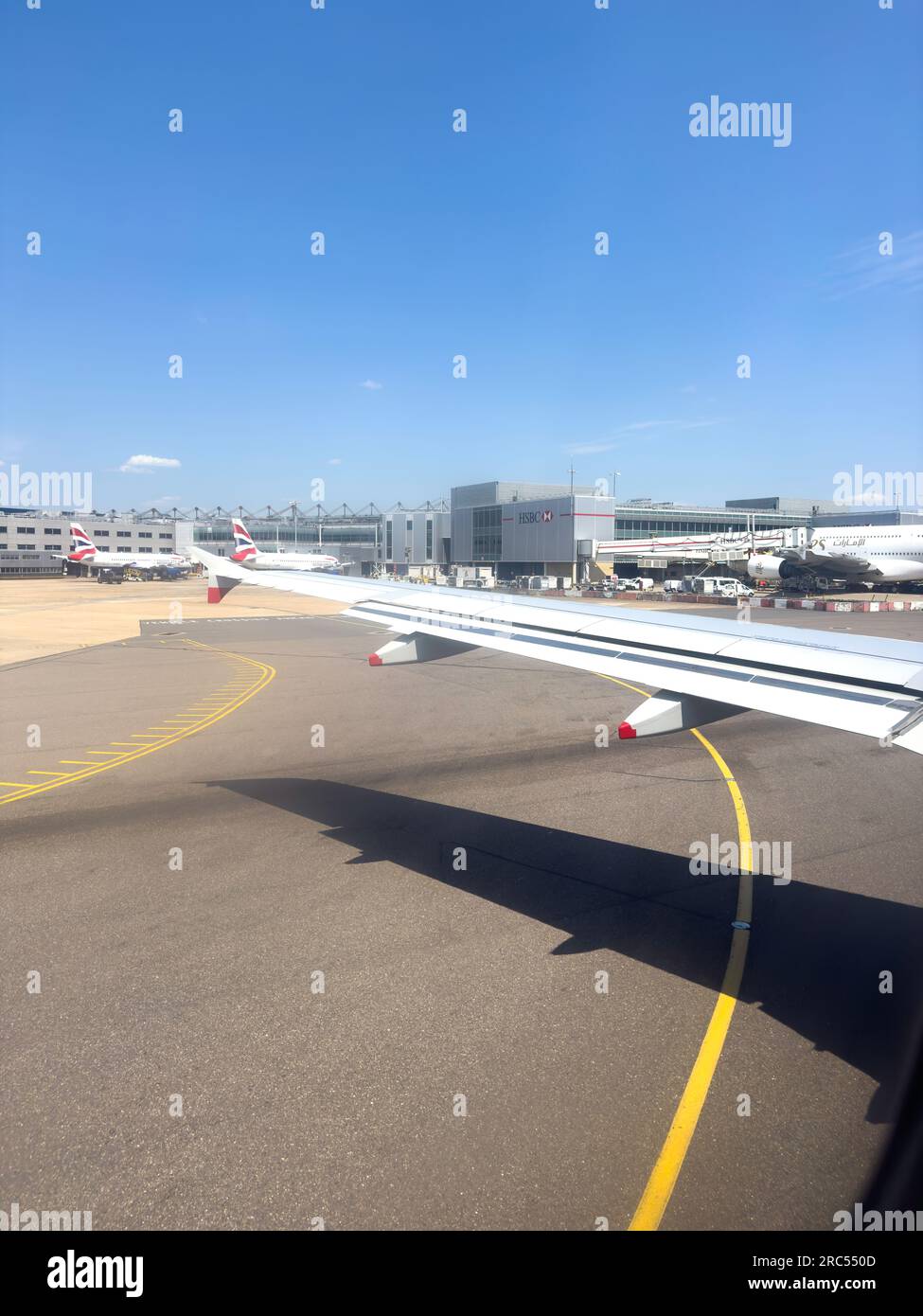 Airbus A350 de British Airways arrivant au terminal 5, aéroport d'Heathrow, London Borough of Hillingdon, Greater London, Angleterre, Royaume-Uni Banque D'Images