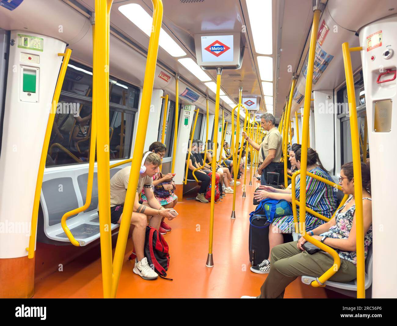 Intérieur de la voiture de métro de Madrid, Centro, Madrid, Royaume d'Espagne Banque D'Images