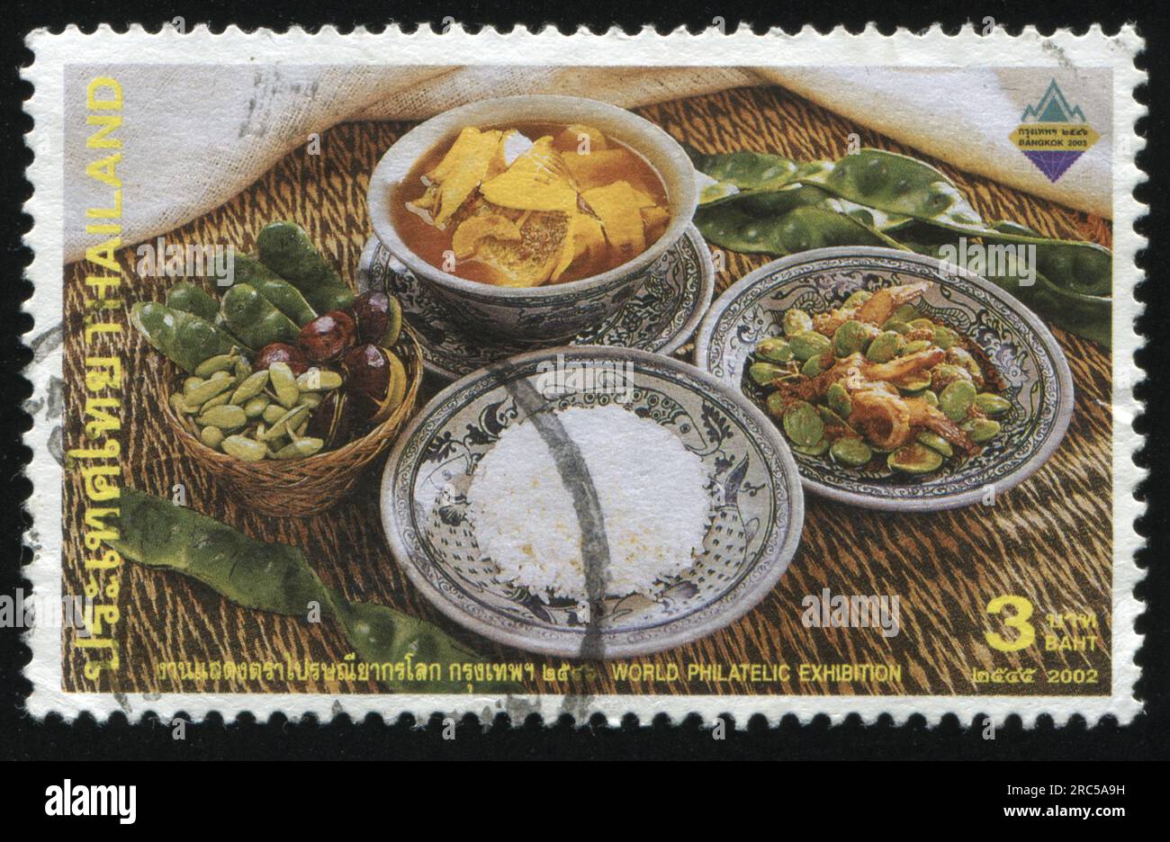 RUSSIE KALININGRAD, 31 MAI 2016 : timbre imprimé par la Thaïlande, montre de la nourriture sur la table, vers 2002 Banque D'Images