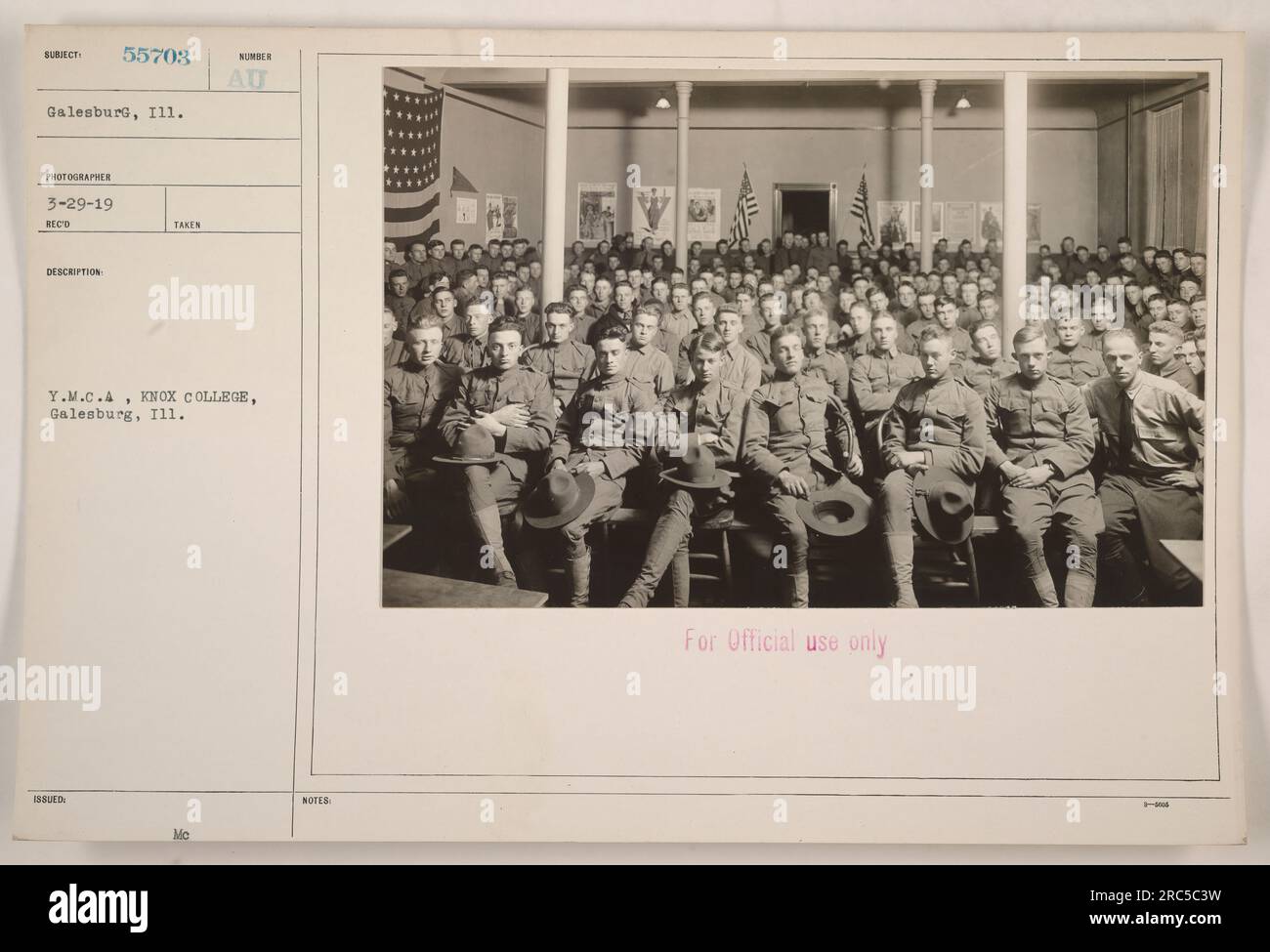 Soldats de la première Guerre mondiale participant à une activité récréative au Y.M.C.A., situé au KNOX College à Galesburg, Illinois. La photographie a été prise le 29 mars 1919 et le photographe lui a attribué le numéro 55703. L'image est étiquetée pour un usage officiel seulement. Banque D'Images