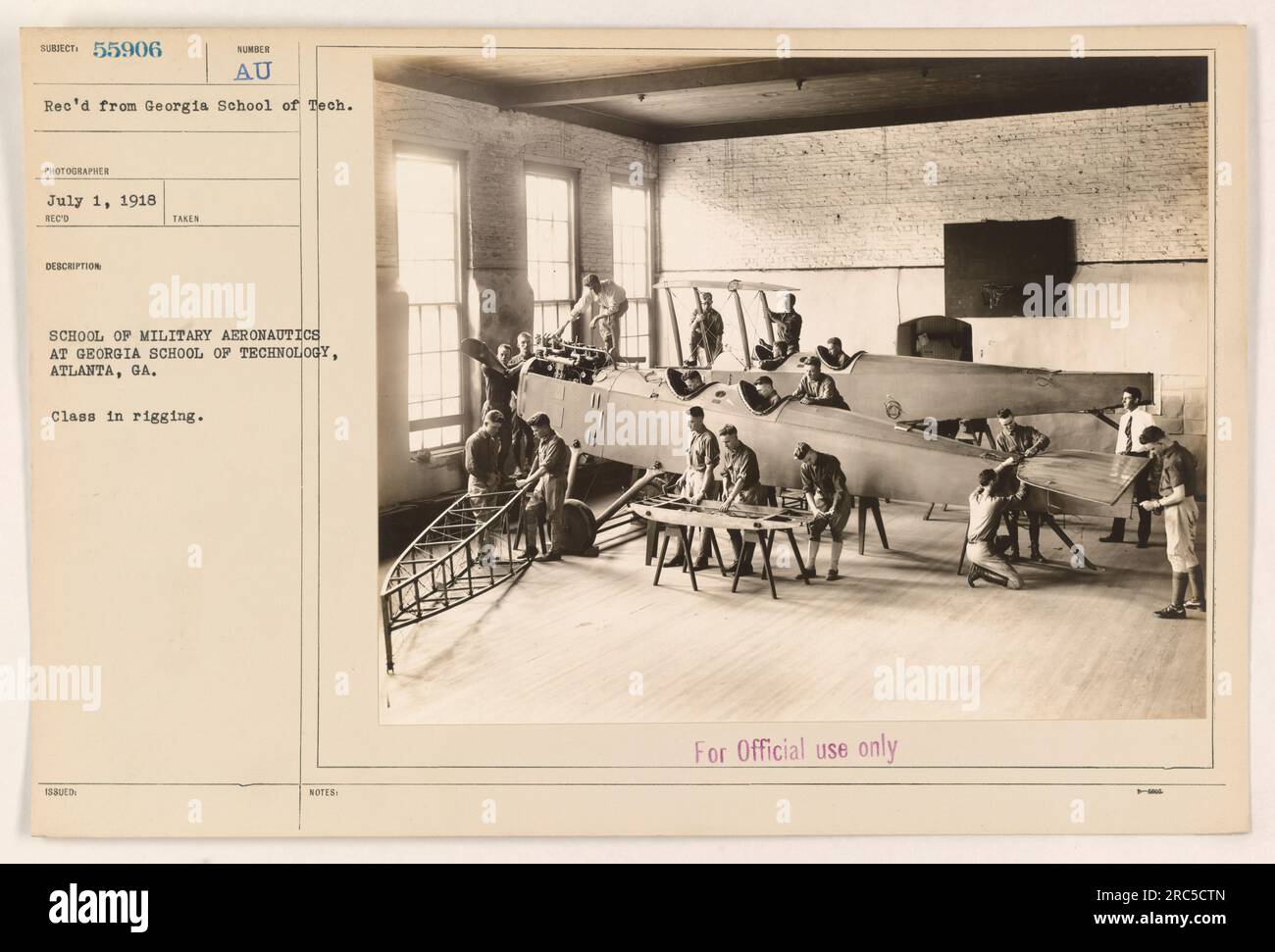 Cours de gréement à l'École d'aéronautique militaire d'Atlanta, Géorgie. Cette photographie a été prise le 1 juillet 1918 et reçue de la Georgia School of Technology. Il fait partie d'une collection de photographies documentant les activités militaires américaines pendant la première Guerre mondiale Banque D'Images