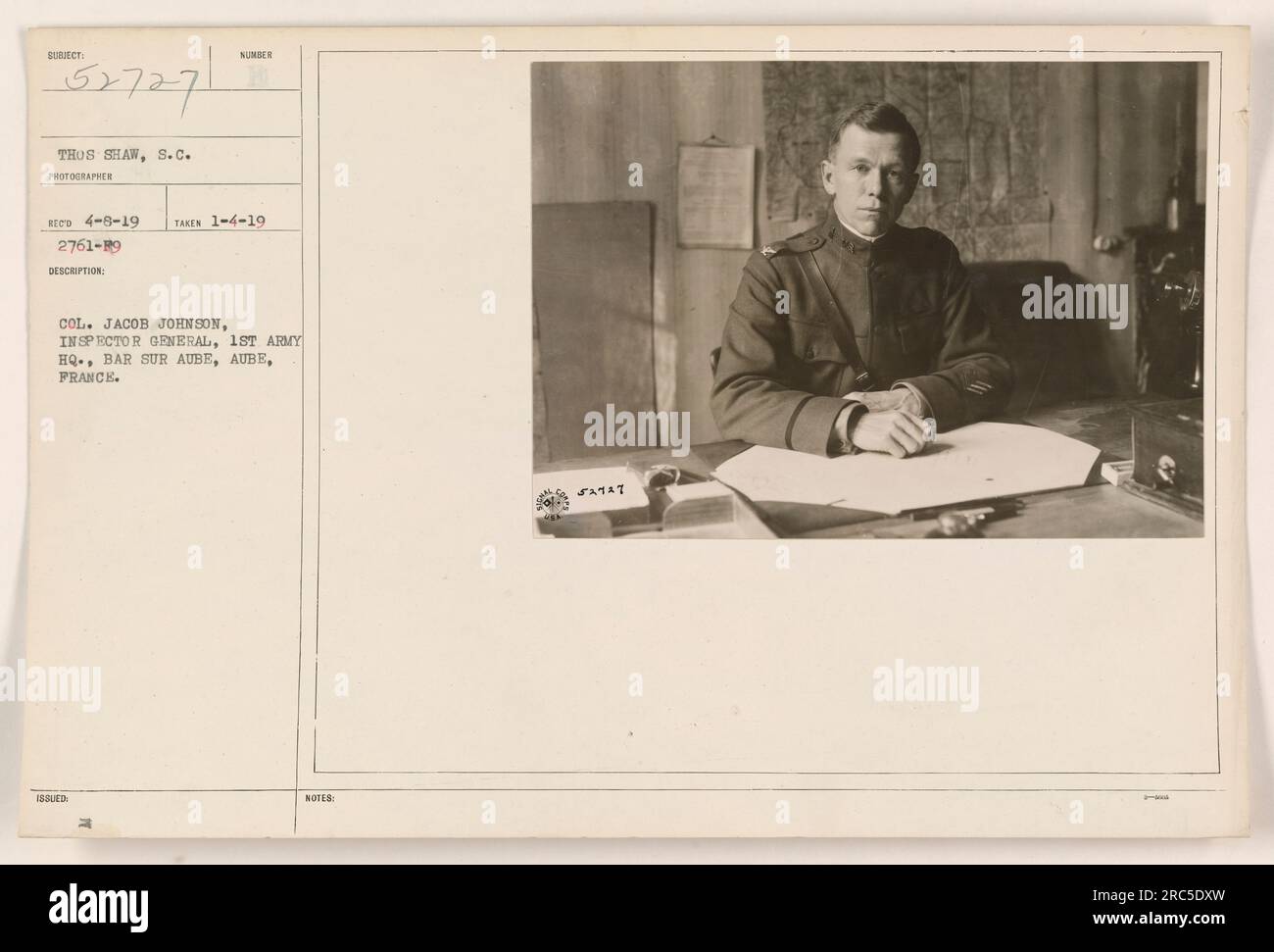Colonel Jacob Johnson, Inspecteur général du QG de la 1e Armée à Bar sur Aube, Aube, France, photo ici. Photo prise par le photographe Thos Shaw, avec une photo d'identité de 52727 et une date du 1-4-19. Description et détails fournis par la biographie photographique SC de Shaw le 4-8-19. Remarque : informations factuelles. Banque D'Images