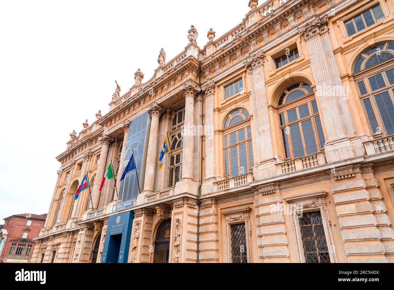 Turin, Italie - 27 mars 2022 : Palazzo Madama e Casaforte degli Acaja est un palais de Turin. Situé sur la place Piazza Castello. Banque D'Images