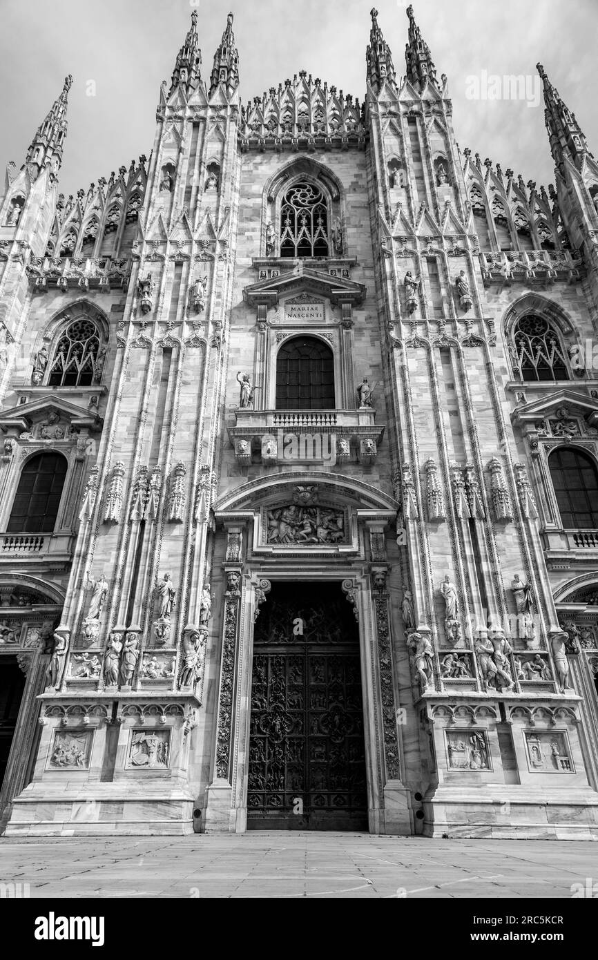 La cathédrale de Milan ou Cathédrale Métropolitaine-Basilique de la Nativité de Sainte-Marie est une cathédrale majeure de Milan. Banque D'Images