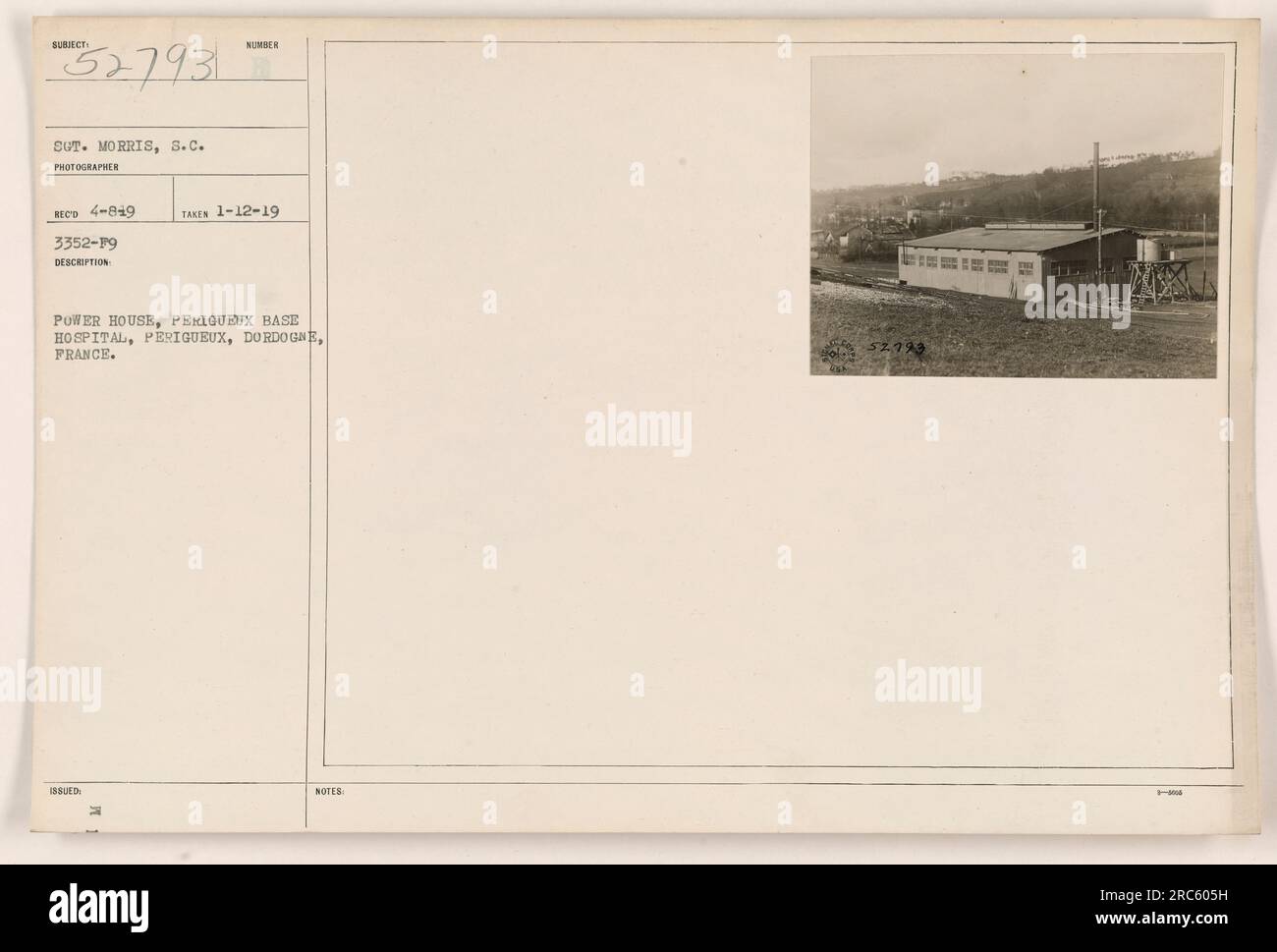 L'image montre la centrale électrique de l'hôpital de base de Périgueux à Périgueux, Dordogne, France pendant la première Guerre mondiale. Elle a été prise par le photographe S.C. Morris et reçu le 8 avril 1919. La description mentionne la date du 12 janvier 1919. Cette image fait partie de la collection de photographies des activités militaires américaines pendant la première Guerre mondiale. Banque D'Images