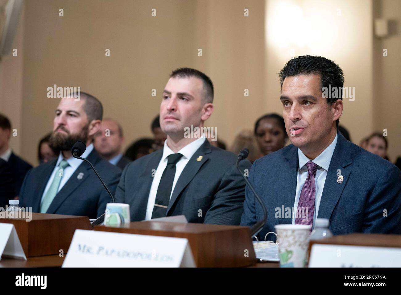 Steve Cagan, Directeur adjoint de la Division de la lutte contre la criminalité transnationale organisée au Département de la sécurité intérieure, et sous-commissaire adjoint au Bureau du renseignement; Douanes et protection des frontières James Mandryck regarde en tant qu'administrateur adjoint principal à la Drug Enforcement Administration George Papadopoulos témoigne lors d'une audience du sous-comité de la sécurité intérieure de la Chambre sur la sécurité et l'application des frontières sur le fentanyl et la frontière sud-ouest aux États-Unis Capitole à Washington, DC le mercredi 12 juillet 2023. Photo de Bonnie Cash/UPI Banque D'Images