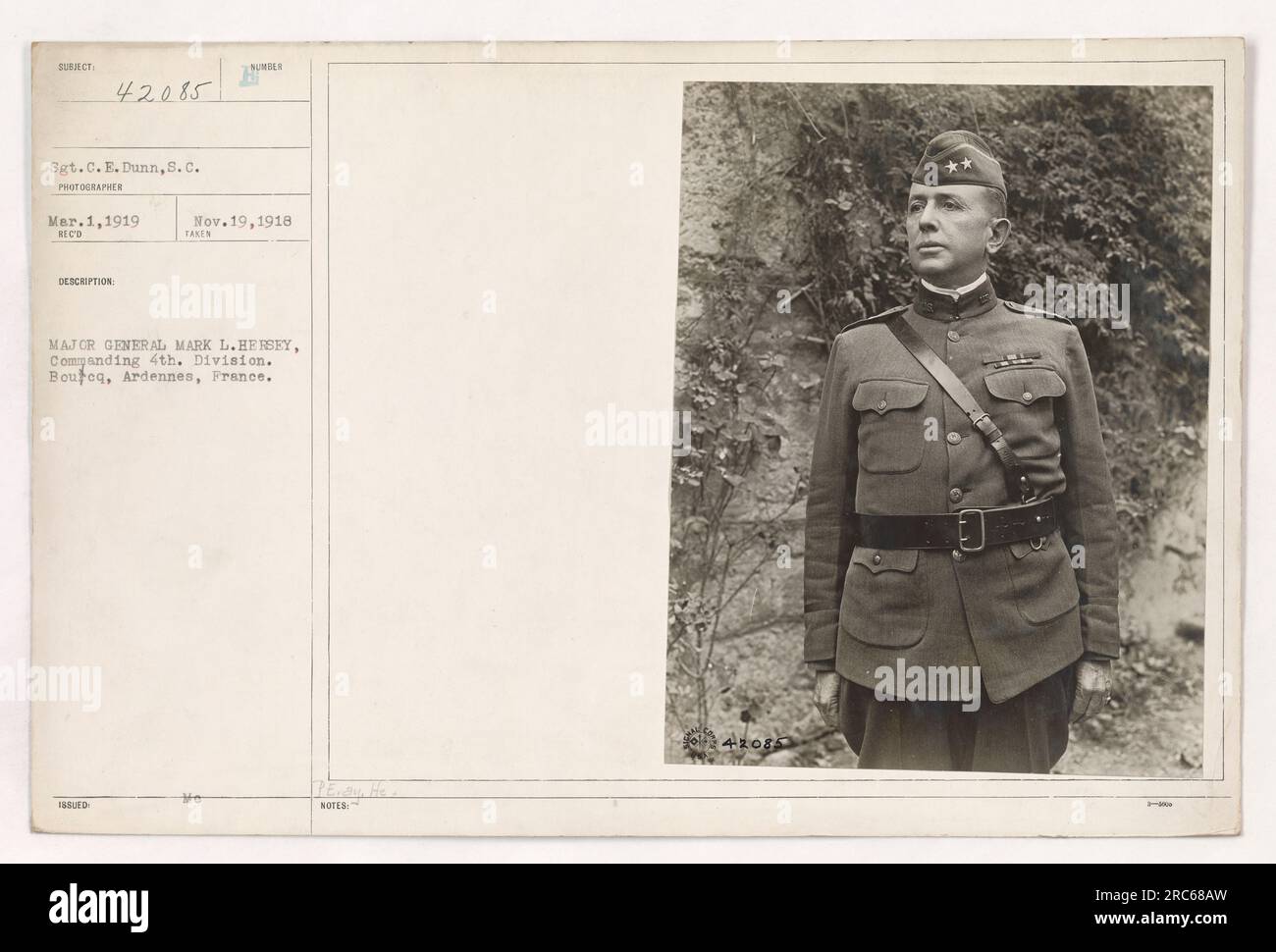 Sergent C.E. Dunn de l'armée américaine est vu sur cette photographie prise par le major général Mark L. Hersey, commandant la 4e division. La photo a été prise le 1 mars 1919 à Boufoq, Ardennes, France. Ces informations sont enregistrées sous le numéro 42085 dans la collection. Banque D'Images